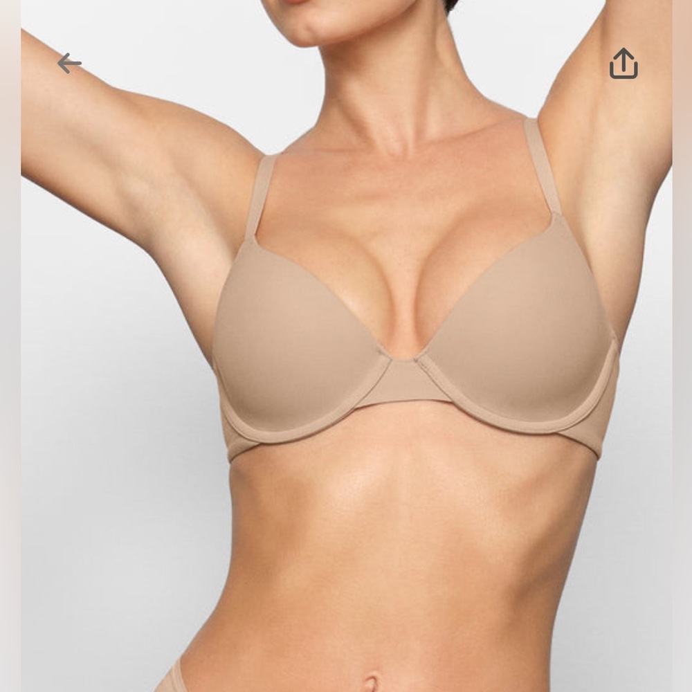 NWT SKIMS Fits Everybody T-shirt bra 34B